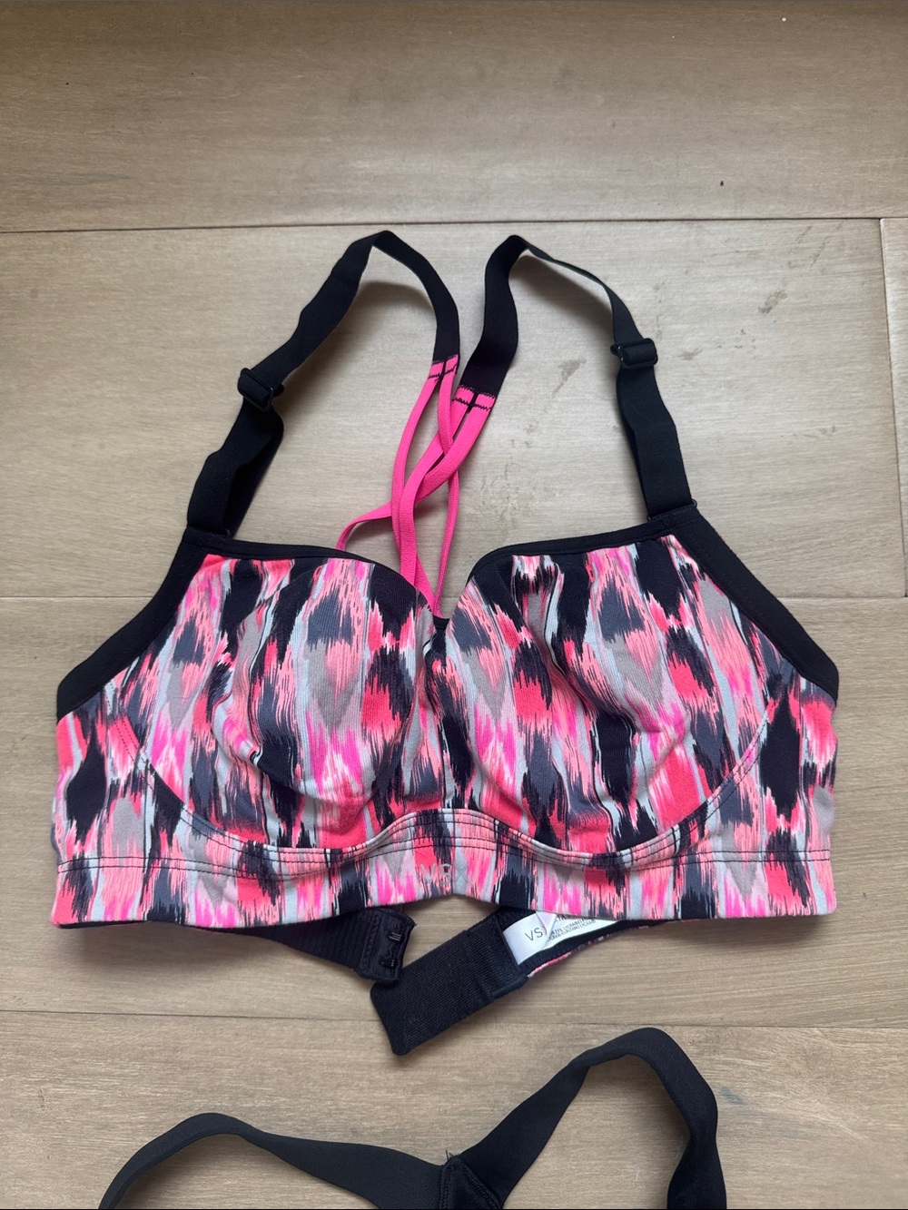 Lot of 6: lululemon athletica Tanks 4 built in bra, athleta bra xs, VS bra 32c - Picture 6 of 11